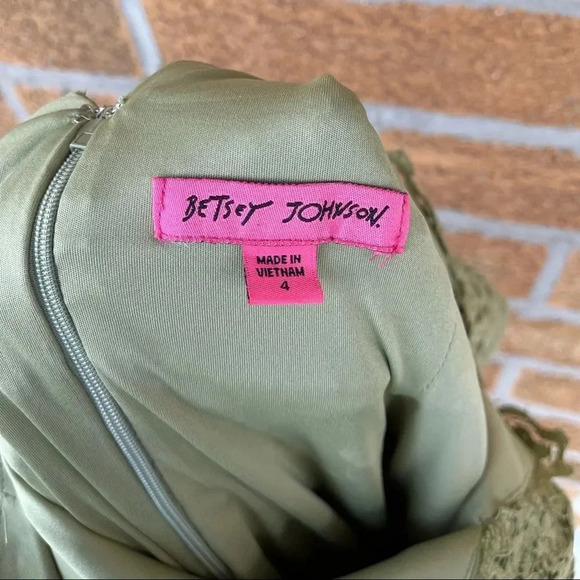 Betsey Johnson Green Lace Bell Sleeve Dress size 4 - Picture 6 of 10